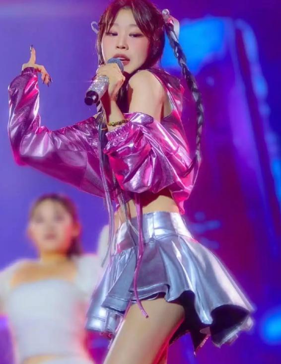 44岁小沈阳没想到曾被骂长相丑的女儿沈佳润已开始为他争光了(图2)