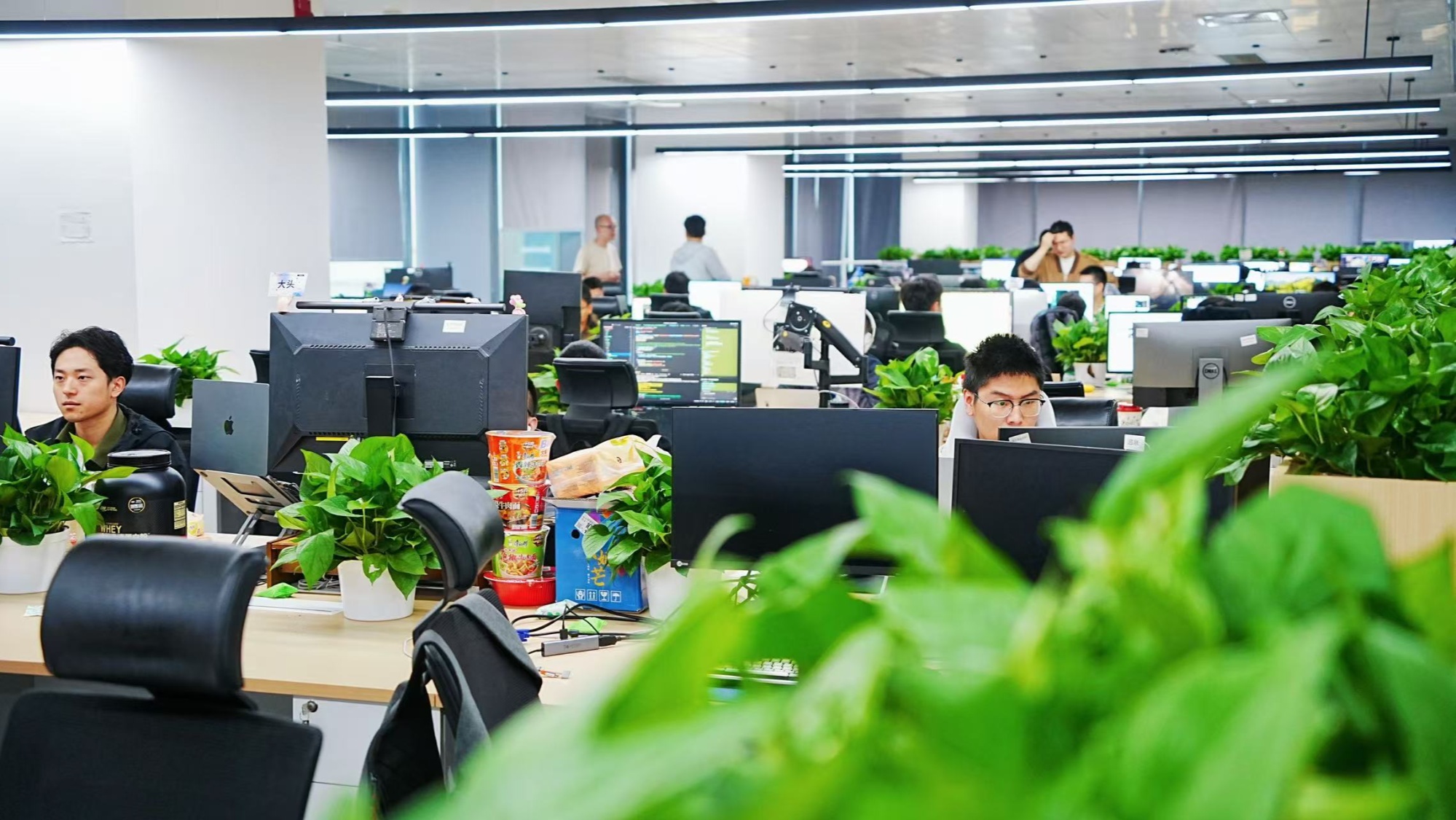 成都企业AI成绩亮眼连续九个月蝉联全球榜首→(图4)